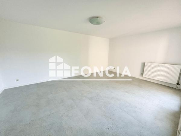 Location Appartement 2 pièces 54.32 m² - 9 AVENUE DES SABLONNIERES Ferney Voltaire 01210