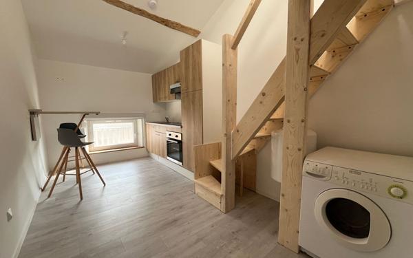 Appartement à louer    1 pièce •  Briatexte