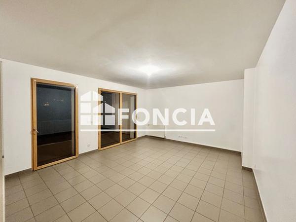 Location Appartement 3 pièces 79 m² - 60 RUE JEAN JAURES Bron 69500