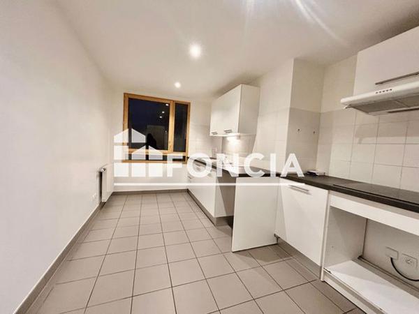 Location Appartement 3 pièces 79 m² - 60 RUE JEAN JAURES Bron 69500