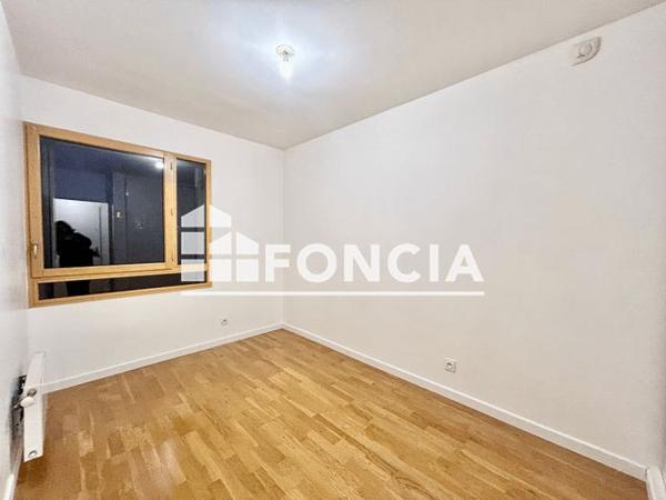 Location Appartement 3 pièces 79 m² - 60 RUE JEAN JAURES Bron 69500