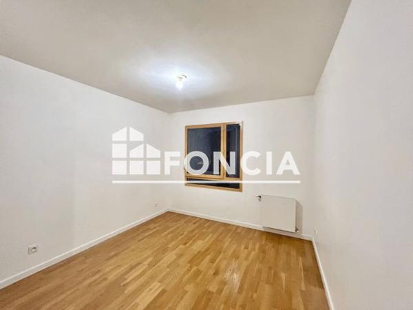 Location Appartement 3 pièces 79 m² - 60 RUE JEAN JAURES Bron 69500