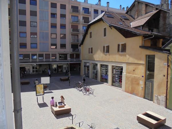 Annecy (74000) Hyper centreville, à côté de la rue carnot
