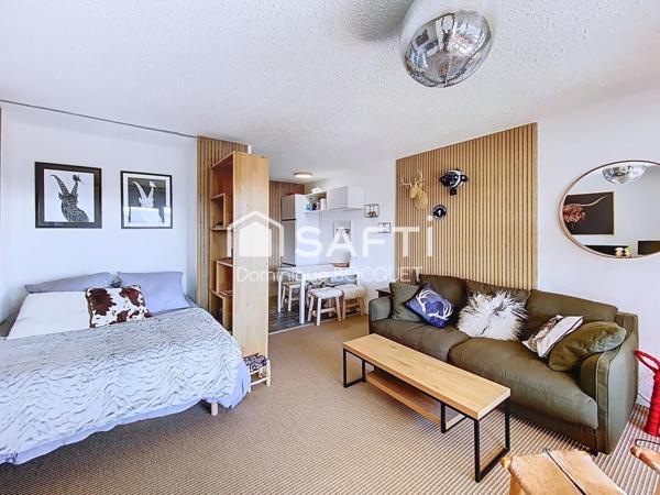 Studio sud-ouest, au pied des pistes, refait à neuf.