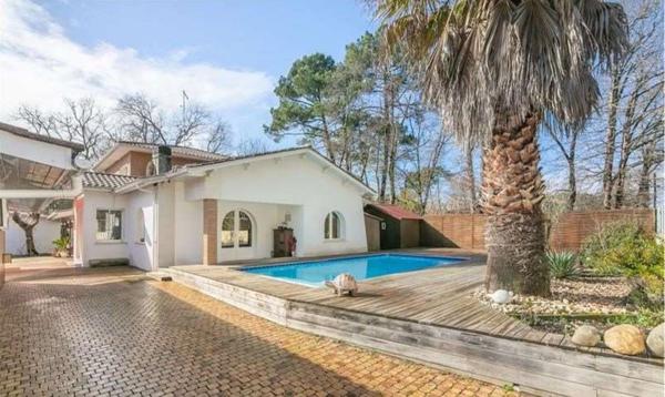 Maison Ares 197 m2 piscine dépendances bassin à pied