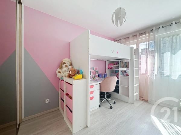 Appartement F4 à vendre  5 pièces - 83,14 m 2   ST PRIEST  - 69