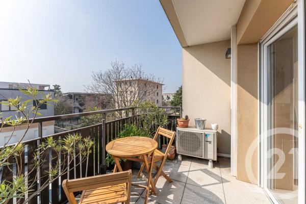 Appartement F4 à vendre  5 pièces - 83,14 m 2   ST PRIEST  - 69