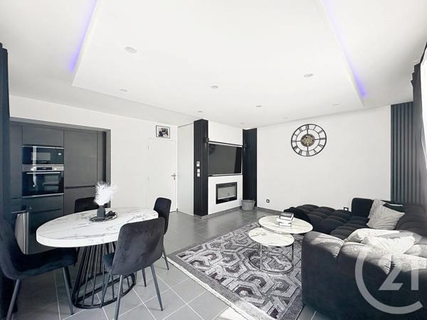 Appartement F4 à vendre  5 pièces - 83,14 m 2   ST PRIEST  - 69