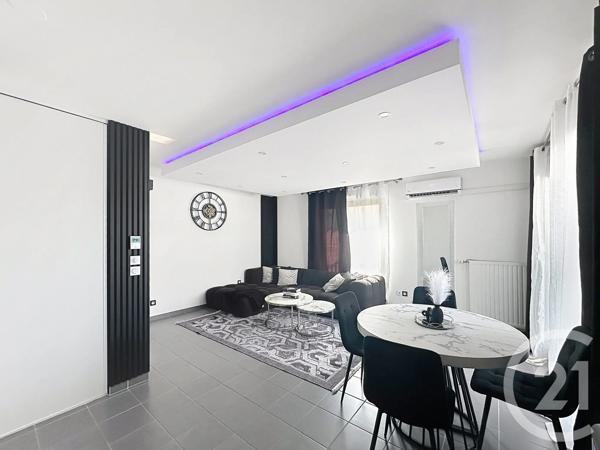 Appartement F4 à vendre  5 pièces - 83,14 m 2   ST PRIEST  - 69