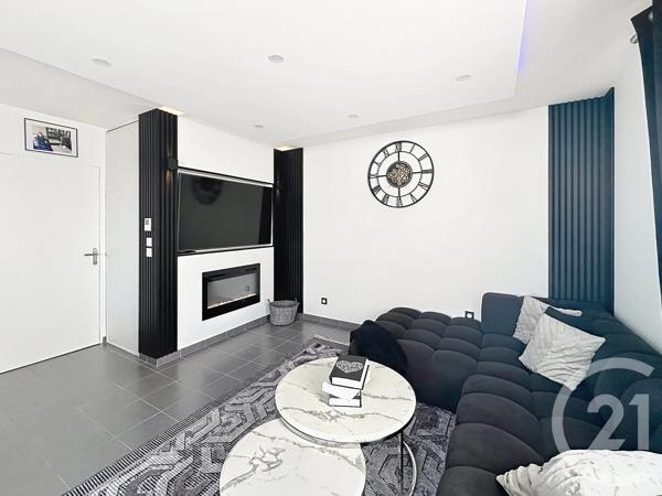 Appartement F4 à vendre  5 pièces - 83,14 m 2   ST PRIEST  - 69