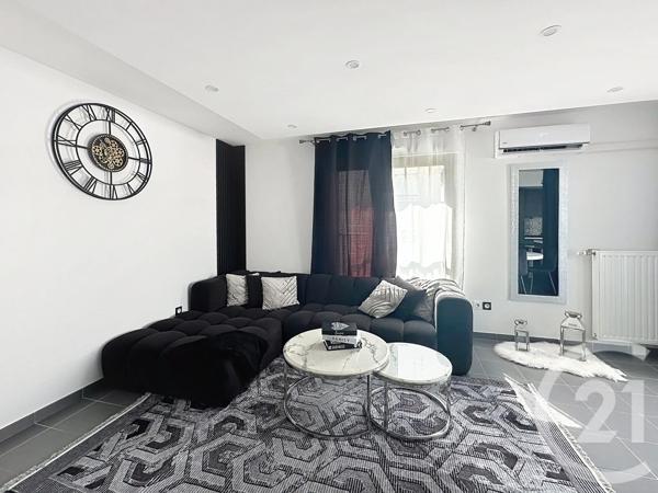 Appartement F4 à vendre  5 pièces - 83,14 m 2   ST PRIEST  - 69