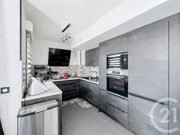Appartement F4 à vendre  5 pièces - 83,14 m 2   ST PRIEST  - 69