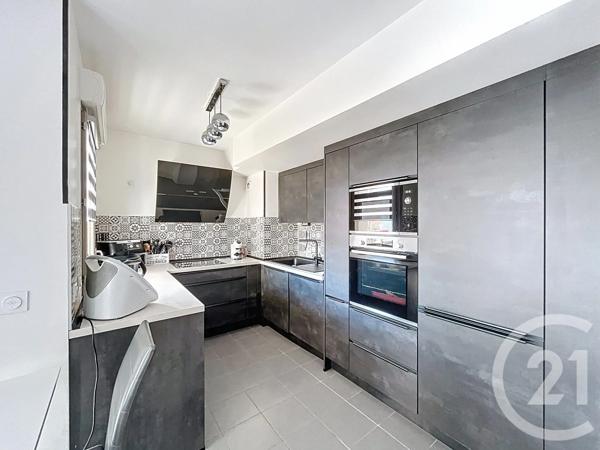 Appartement F4 à vendre  5 pièces - 83,14 m 2   ST PRIEST  - 69