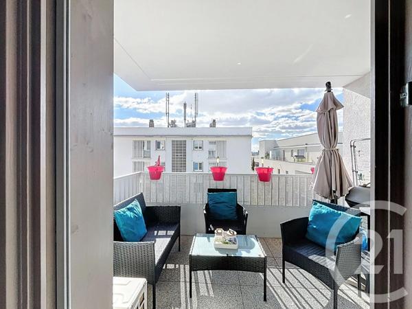 Appartement F4 à vendre  5 pièces - 83,14 m 2   ST PRIEST  - 69