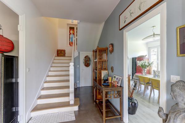 Maison 10 pièce(s) 6 chambre(s) 240 m²