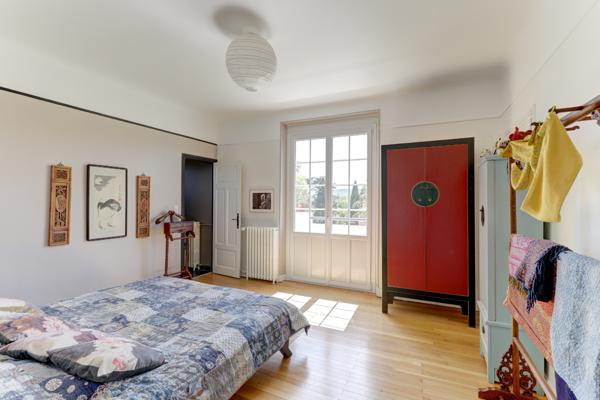Maison 10 pièce(s) 6 chambre(s) 240 m²