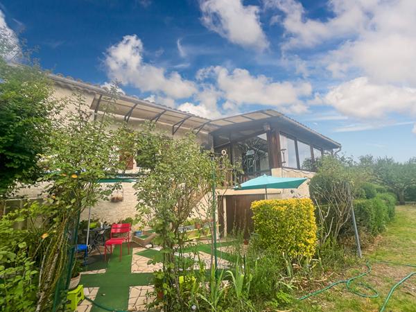 Maison Quercynoise avec jardin et dépendance - Saint Daunès