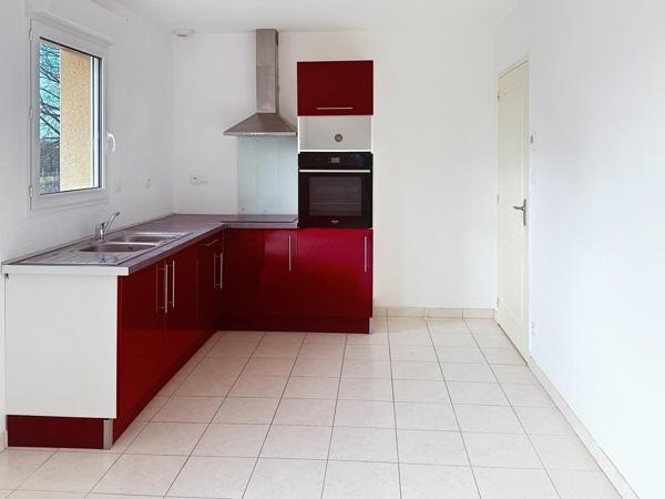 Cette jolie maison de plein pied avec un terrain constructible.