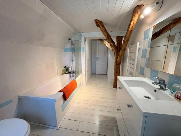Maison à vendre 6 pièces centre ville de PUY GUILLAUME (63)