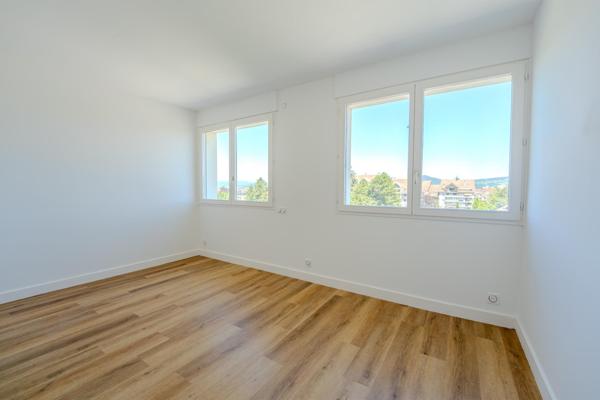 T5 rénové 122 m² avec terrasse - Annecy Parmelan