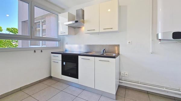 BRON T2 45m² avec PATIO - Très bon état