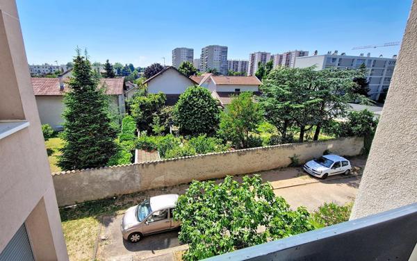 BRON T2 45m² avec PATIO - Très bon état