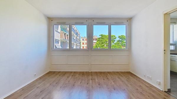 BRON T2 45m² avec PATIO - Très bon état