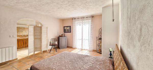 Volumes, jardin plein sud, 5 suites, calme, cachet