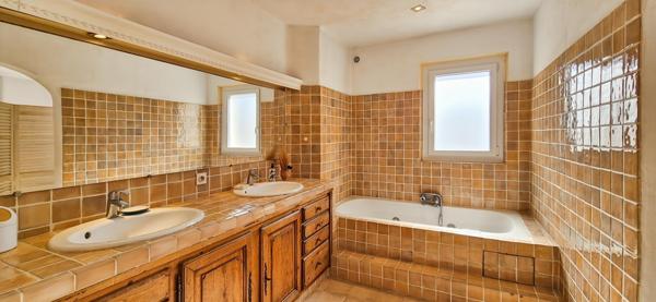 Volumes, jardin plein sud, 5 suites, calme, cachet