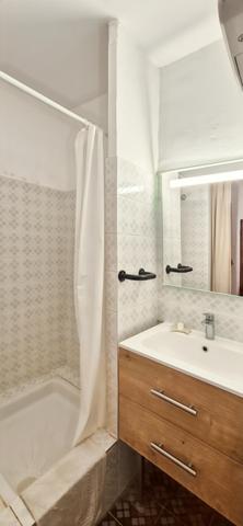 Volumes, jardin plein sud, 5 suites, calme, cachet