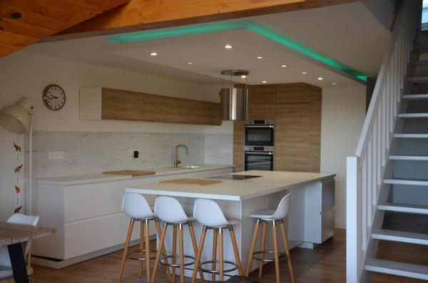 Spacieux T5 en duplex en attique vue Jura et Mont Blanc