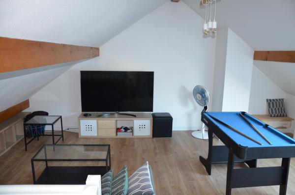 Spacieux T5 en duplex en attique vue Jura et Mont Blanc