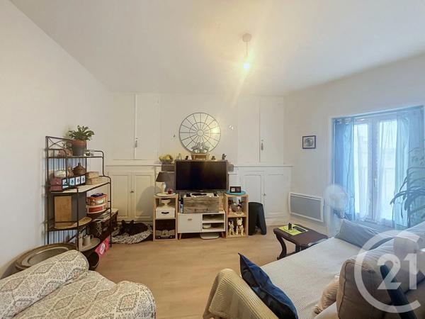 Immeuble à vendre  280,37 m 2   CONDOM  - 32
