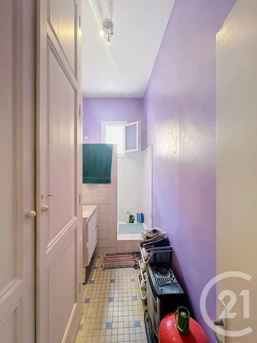 Immeuble à vendre  280,37 m 2   CONDOM  - 32