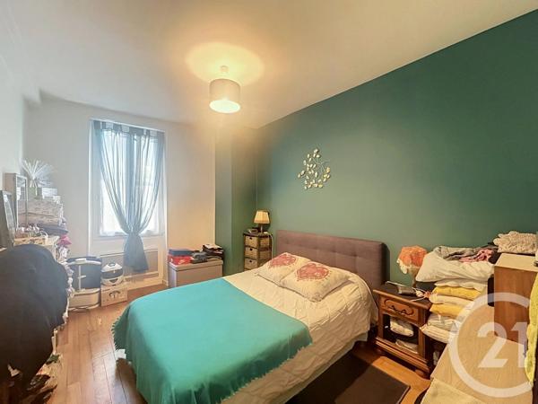 Immeuble à vendre  280,37 m 2   CONDOM  - 32