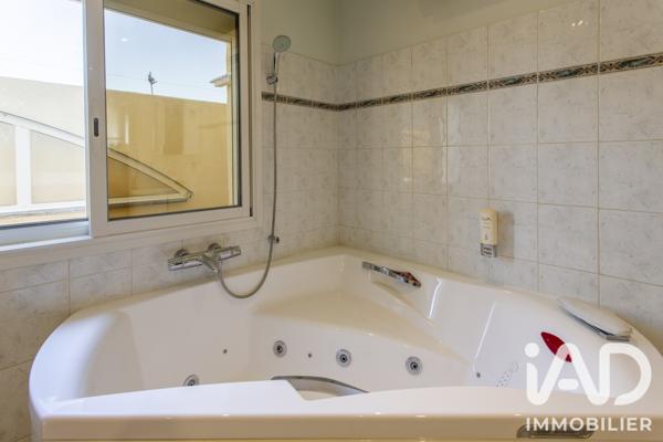 Maison à vendre 4 pièces 123 m² Arles