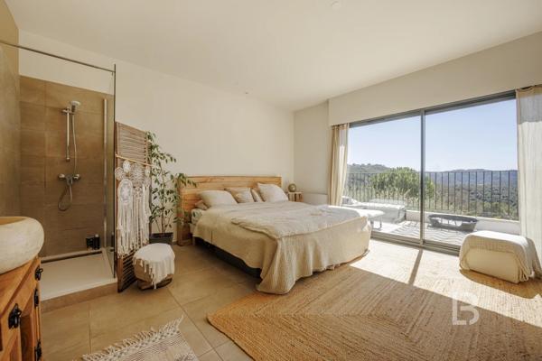 Magnifique villa-appartement au calme à vendre au Tignet