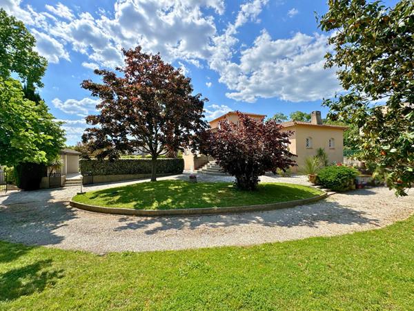 Dans un écrin de verdure !