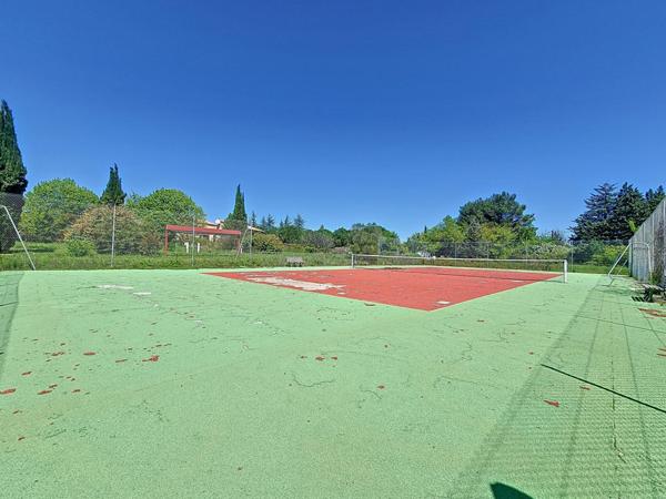 Mas en position dominante avec piscine, court de tennis, studio indépendant et terrain de plus d’un hectare – Bédarieux, Causses