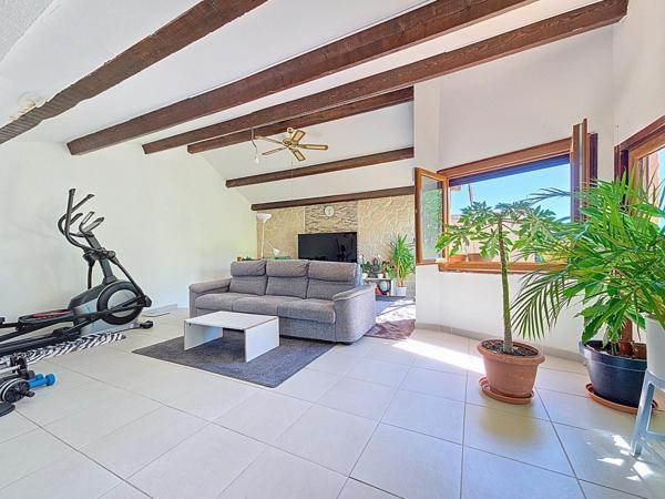 Mas en position dominante avec piscine, court de tennis, studio indépendant et terrain de plus d’un hectare – Bédarieux, Causses