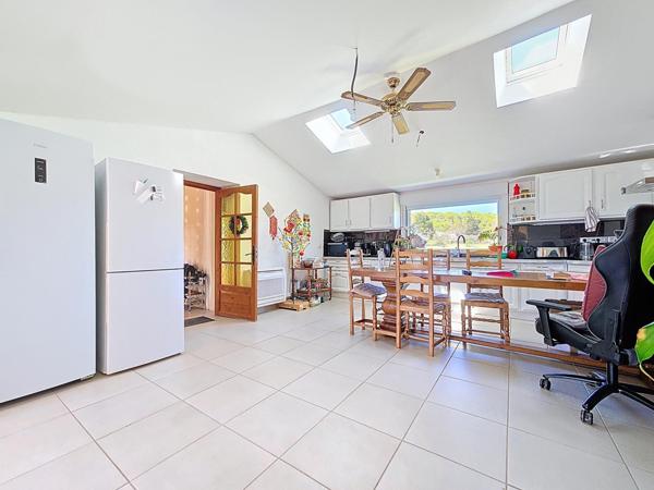 Mas en position dominante avec piscine, court de tennis, studio indépendant et terrain de plus d’un hectare – Bédarieux, Causses