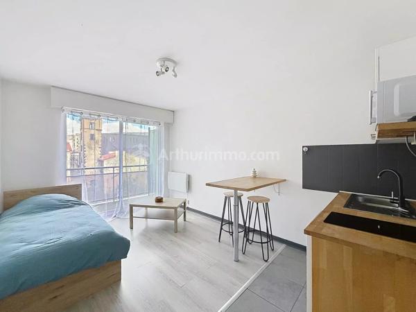 Location                                                      Appartement
                        
                     1 pièces                      17 m2                     à Clermont-Ferrand