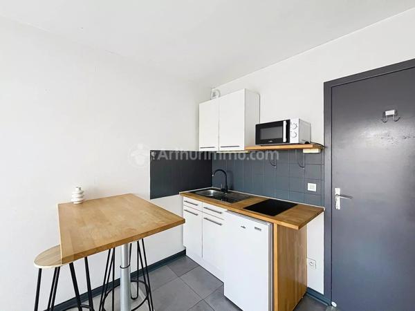Location                                                      Appartement
                        
                     1 pièces                      17 m2                     à Clermont-Ferrand