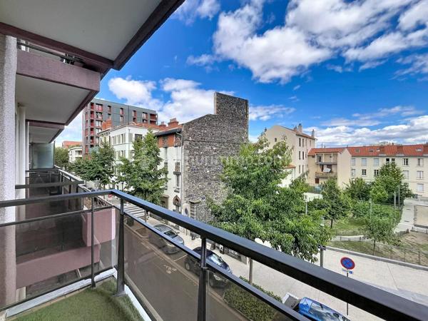 Location                                                      Appartement
                        
                     1 pièces                      17 m2                     à Clermont-Ferrand