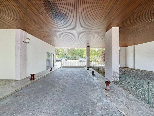 Location                                                      Appartement
                        
                     1 pièces                      17 m2                     à Clermont-Ferrand