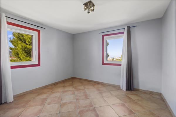 Les baumettes (13009) Villa T5 - 155 m² - Terrain 680 m² avec piscine - La Panouse (Marseille 9e)