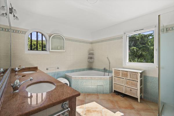 Les baumettes (13009) Villa T5 - 155 m² - Terrain 680 m² avec piscine - La Panouse (Marseille 9e)