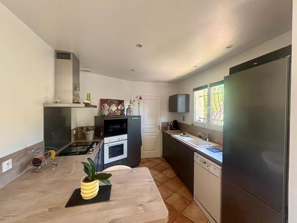 PALAJA ? Maison de plain-pied avec piscine, jardin et vue dégagée sur le clocher