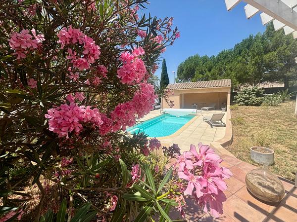 PALAJA ? Maison de plain-pied avec piscine, jardin et vue dégagée sur le clocher
