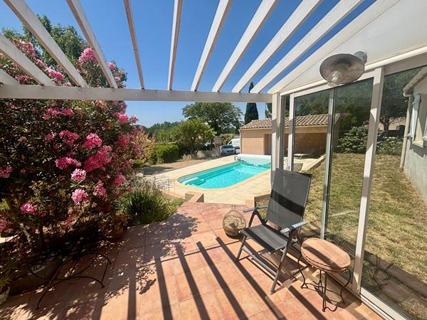 PALAJA ? Maison de plain-pied avec piscine, jardin et vue dégagée sur le clocher